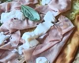 Une image de l'étape 4 de Pizza mortadelle, pesto de pistaches et burrata.