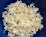 Foto del paso 1 de la receta: Mini tosta de salmón con huevo y cebolla