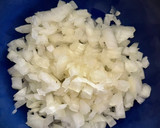 Foto del paso 1 de la receta: Mini tosta de salmón con huevo y cebolla