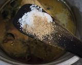 Foto langkah ke 4 dari resep Bubur Ayam Kuah Kuning.