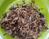 Foto langkah ke 1 dari resep Tongkol Suwir Sambal Matah.