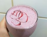 Foto del paso 3 de la receta: Batido /milkshake de frutos del bosque