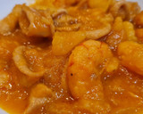 Foto del paso 5 de la receta: Guiso de chipirones con gambas al azafrán