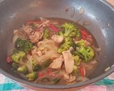 Foto langkah ke 10 dari resep Cah Brokoli Ayam Saus Tiram.