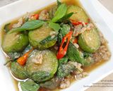 รูปขั้นตอนการทำที่ 4 ของ มะเขือยาวผัดหมูสับปลาเค็ม