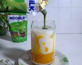 Foto langkah ke 3 dari resep Ice Mango Matcha Latte.