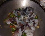 Foto langkah ke 4 dari resep Oseng cumi hitam #TiketTheAprontis.