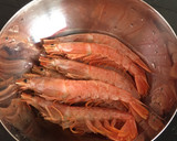 Foto del paso 1 de la receta: Pies de cerdo con langostinos