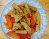 Hình bước làm 3 của món Chả cá Phú Yên xào cà chua