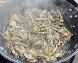 Foto del paso 3 de la receta: Tallarines con carbonara de setas