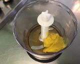 Une image de l'étape 1 de Sauce salade à l'huile de lin, ail et vinaigre de framboises.