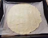 Foto del paso 2 de la receta: Pizza de Salmón ahumado con Perlas de Bogavante
