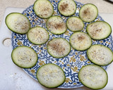 Foto del paso 1 de la receta: Calabacín crujiente con parmesano