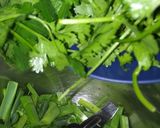 A picture of step 2 of Green Garlic Coriander Chutney.