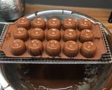 Une image de l'étape 2 de Bonbons en chocolat, chocolat au lait/chocolat blanc, chocolat noir/praliné.