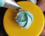 Foto langkah ke 4 dari resep Bunga dari buttercream.