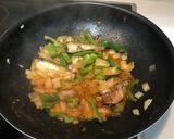 Foto del paso 2 de la receta: Espagueti sencillo (sardinas y verduras)