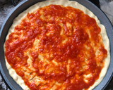 Foto del paso 2 de la receta: Pizza de chorizo, atún y morrones en horno grill para pizza Cecotec