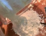 Foto del paso 4 de la receta: Para la hora del postre: brownie de chocolate con dulce de leche y crema