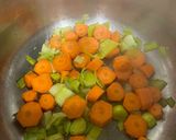 Foto del paso 2 de la receta: Puré de ñame, colinabo y boniato con chips de manzana,, semillas de chía y cúrcuma