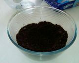 A picture of step 1 of No-Bake Oreo Cheesecake.