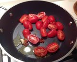 Foto del passaggio 1 della ricetta Uovo al pomodoro