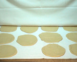 Foto del paso 10 de la receta: Pan de pita sin horno bazlama. pan hecho en sartén. pan al estilo turco