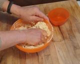 Foto del passaggio 1 della ricetta Gnocchetti sardi con farina di farro. Malloreddus