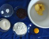 Foto langkah ke 1 dari resep Vanilla chocochips cookies.
