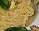 Foto del paso 6 de la receta: Tallarines en salsa de pescado con crujiente de pistachos
