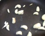 A picture of step 1 of Dry garlic red chutney.