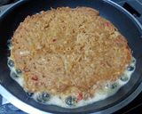 Foto langkah ke 3 dari resep Omlet Mie Telur.