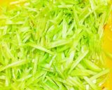 Hình bước làm 2 của món Gỏi Cóc Khô Bò