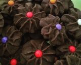 Foto langkah ke 5 dari resep Kue Semprit Cokelat.