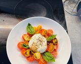 รูปขั้นตอนการทำที่ 3 ของ Tomato and Burrata Salad