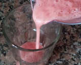 Foto del paso 4 de la receta: Licuado de banana y frutilla 🍌🍓