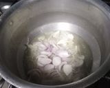 A picture of step 2 of Yukhni pulao.
