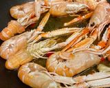 Foto del passaggio 1 della ricetta “Risottino agli scampi, lardo di colonnata e salvia fritta”