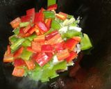 Foto del paso 3 de la receta: Salteado de verduras y pollo al wok