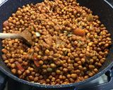 Une image de l'étape 12 de Pois chiches bruns aux tomates, oignon et épices.