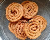 A picture of step 5 of Wheat Chakli.