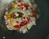 Foto langkah ke 2 dari resep Ayam suwir pedas nikmat.