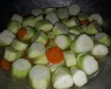 Foto langkah ke 3 dari resep Sup Oyong Telur Wortel.