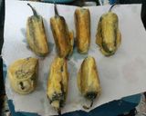 Foto del paso 4 de la receta: Chiles cuaresmeños rellenos de queso