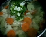 Foto langkah ke 5 dari resep Bening Wortel & Kembang Kol.