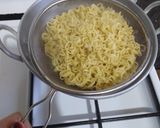 Foto langkah ke 3 dari resep Pizza Mie.