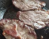 Foto del paso 2 de la receta: Bifes de bondiola a la mostaza + guarnición de arroz