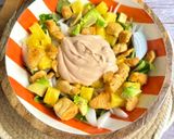 Foto del paso 5 de la receta: Ensalada tropical con salsa rosa