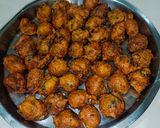 A picture of step 2 of Rice bhaji.