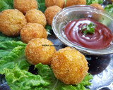 A picture of step 5 of Potato egg cheese balls.